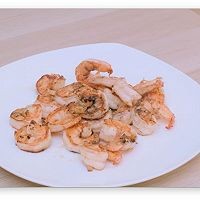 如何制作美味的鲜虾沙拉？