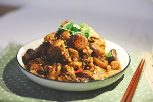 板栗焖鸡的做法