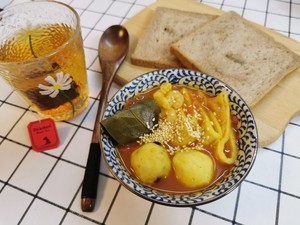 番茄咖喱鱼糕汤的做法