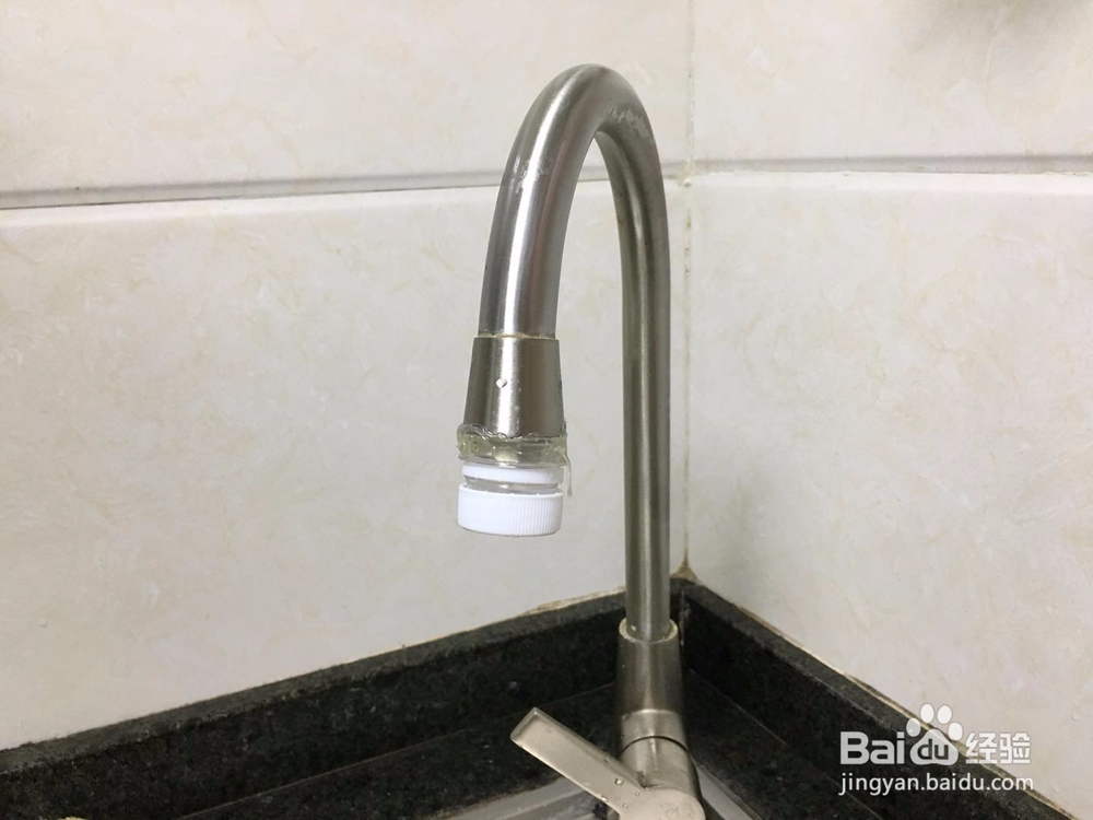 水龙头上套个塑料瓶盖,这个妙用很多人没想到