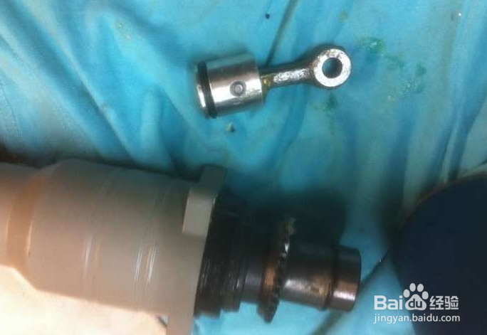 东成电锤怎么换把手