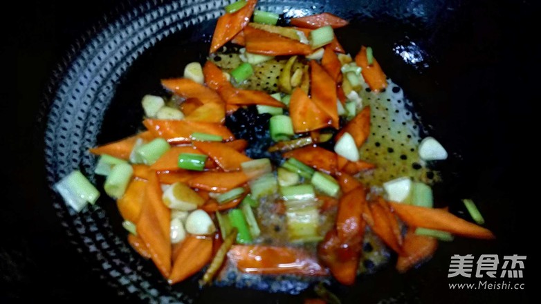 尖椒炒鸡珍的做法