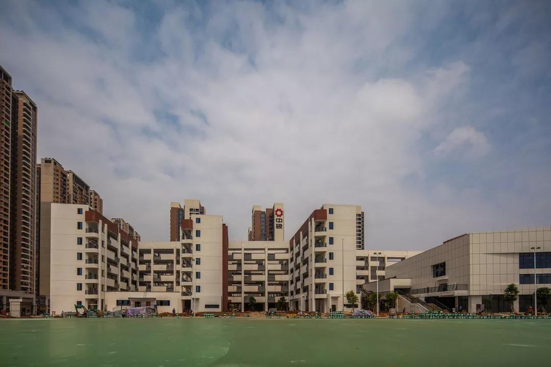 关于学校的导游词