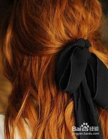 “女强人”也要轻松一刻发型,蝴蝶结很不错