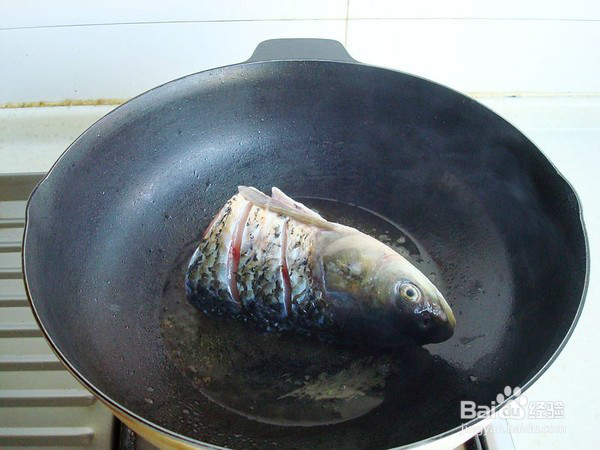 豆腐块炖鱼头