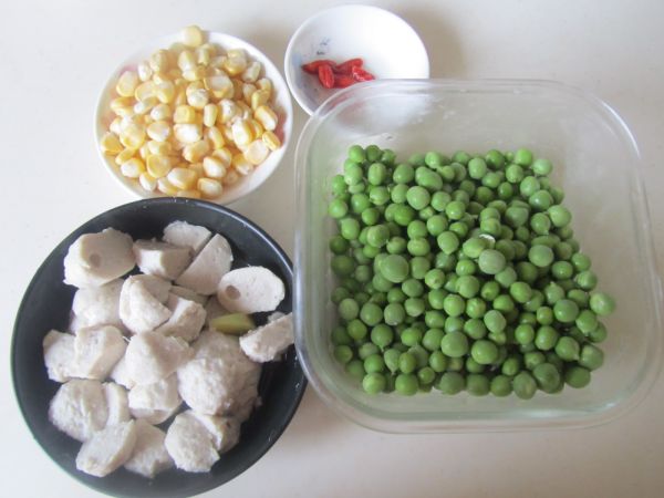 青豆玉米炒鱼丸