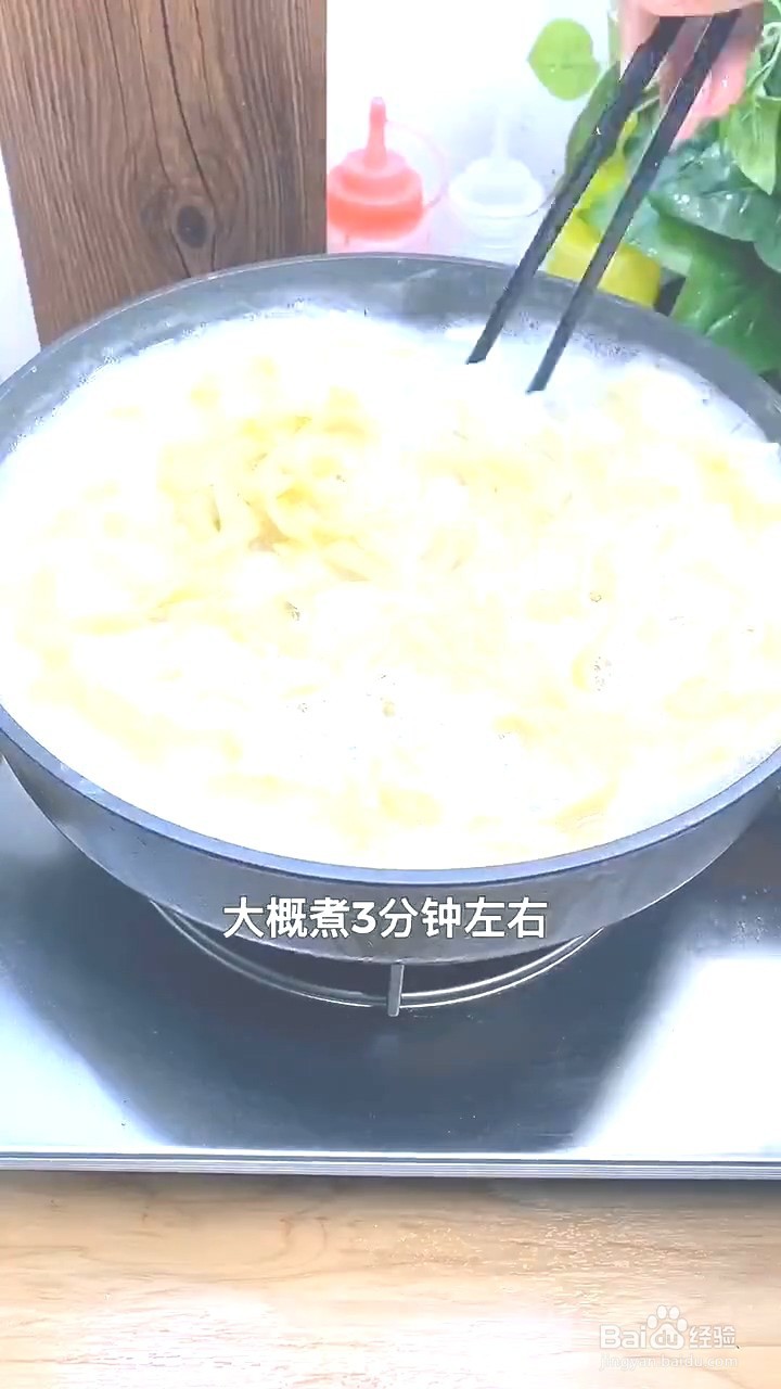 如何制作炒手擀面？