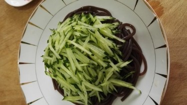 怎样做一道爽口开胃的凉拌蕨根粉？