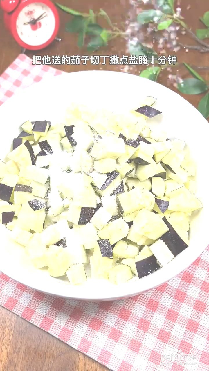 如何制作茄子肉丁打卤面？