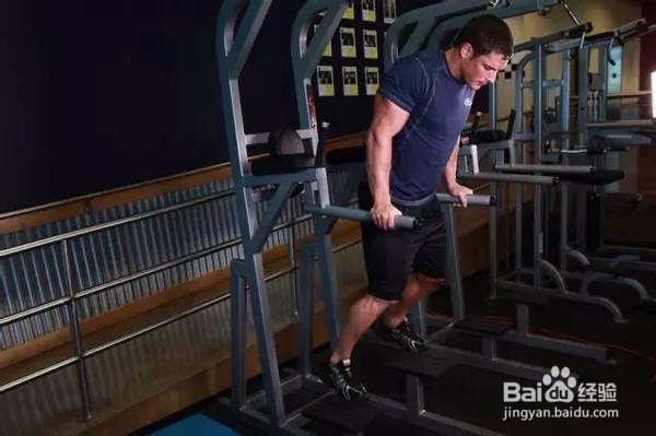 单杠双力臂的技巧