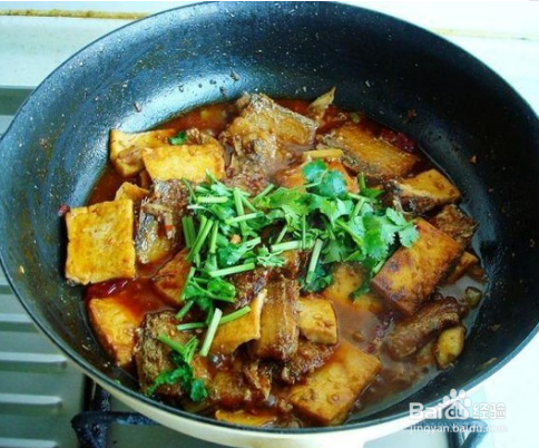 带鱼炖豆腐的做法