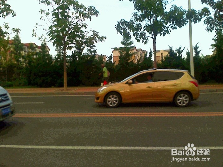 行驶中轿车怎样拍清晰的画面