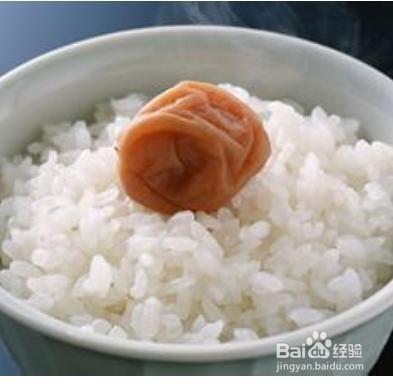 鱼刺卡在喉咙该怎么办?