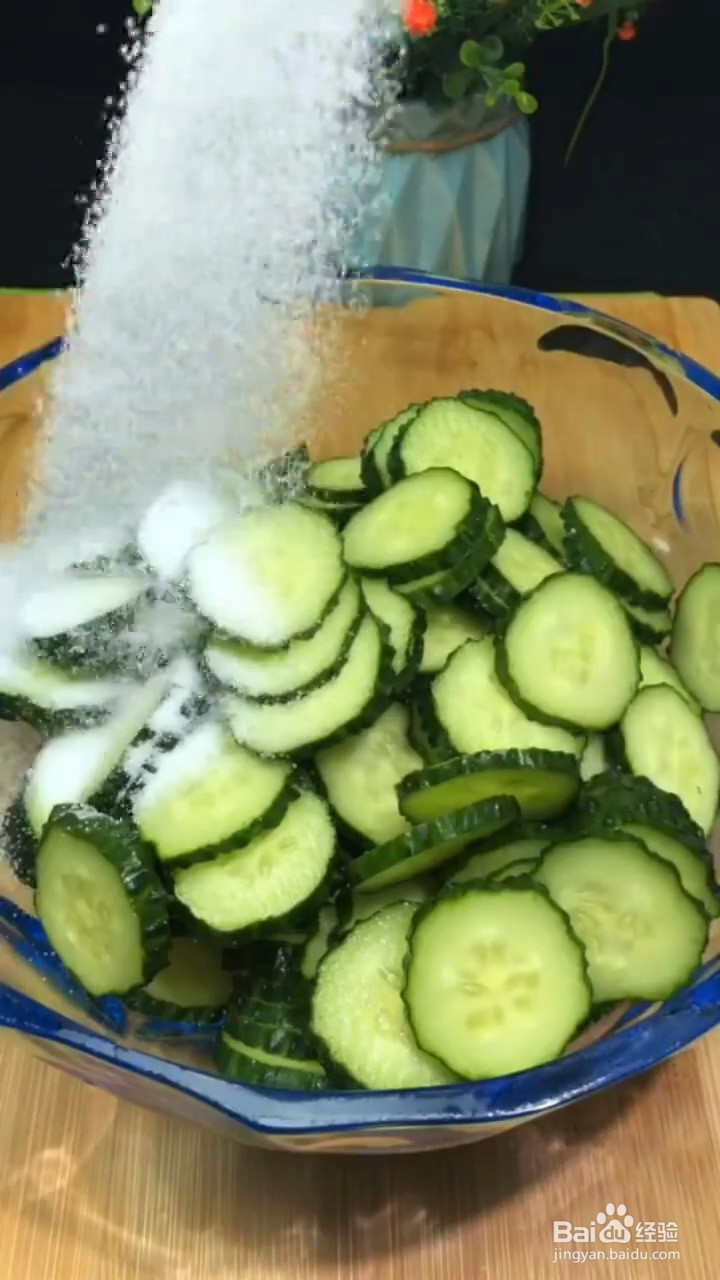 超级好吃下饭的又易学的香辣拌黄瓜怎样做
