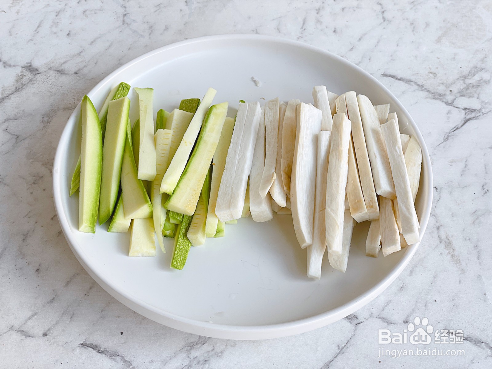 西葫芦炒茭白的做法