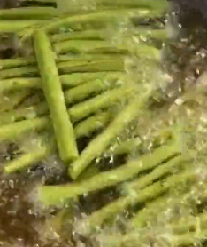 怎样做下饭的肉末豆角呢