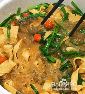 如何做简单又下饭的豆皮炖粉条？