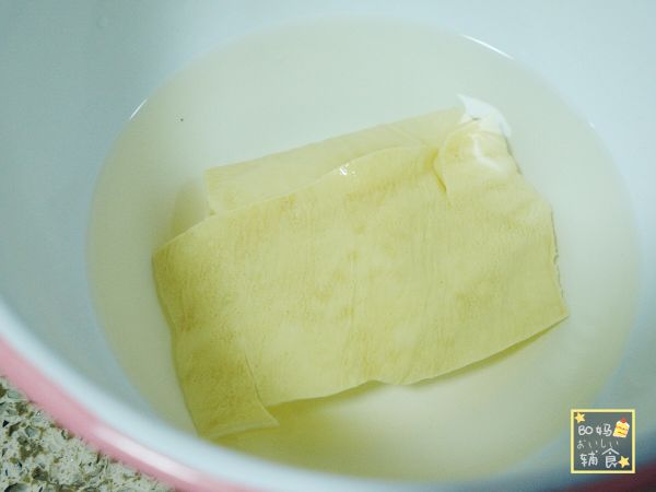 奶酪带子黄瓜烘蛋饼