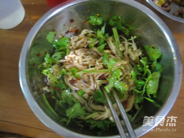 香菜拌金针菇