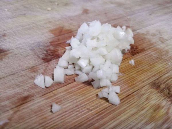 炝拌麻辣海带丝