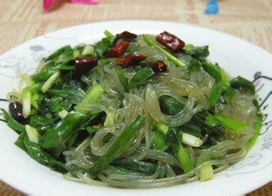 韭菜炒粉丝的做法