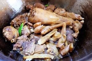 铁锅炖大鹅贴饼子