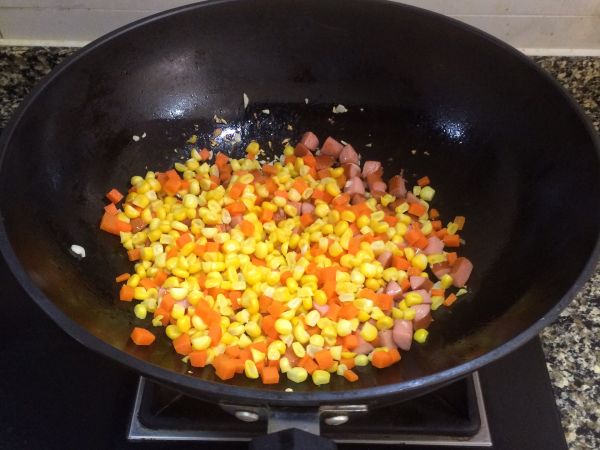 脆皮肠玉米百合杂炒