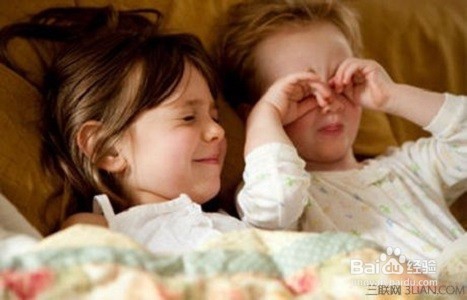 早晨怎么愉快的叫醒孩子起床