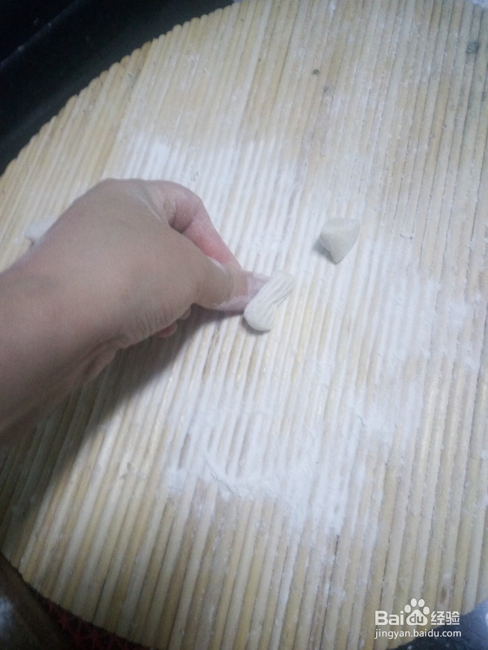 如何在家里独自做猫耳朵