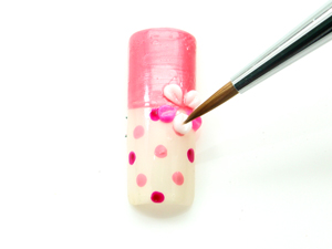 公主风粉红点指甲彩绘