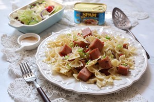 午餐肉蝴蝶意面的做法