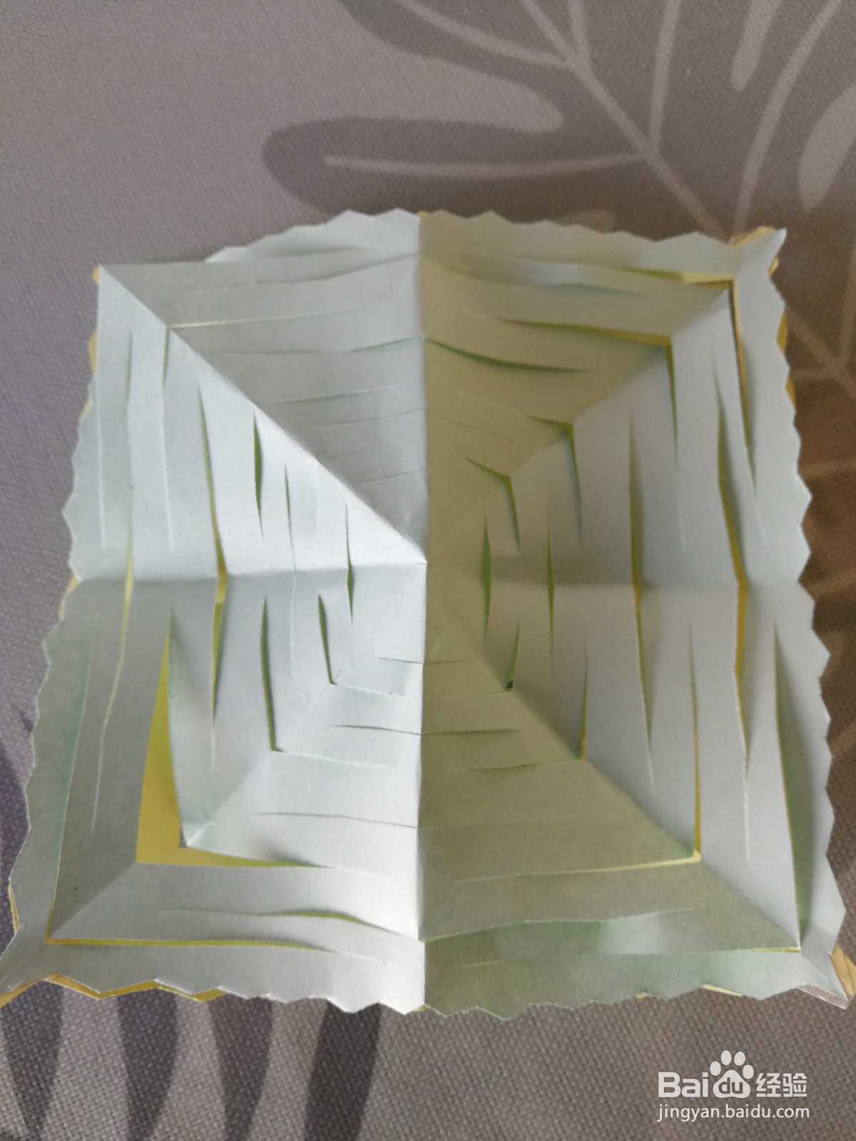 漂亮的彩纸拉花