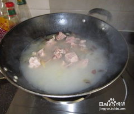 怎样炖出一道美味的排骨海带汤？