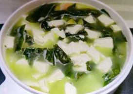 如何做裙带菜豆腐汤