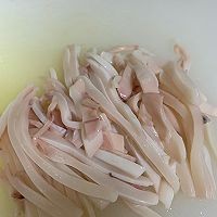 在家制作美味的洋葱爆炒鱿鱼丝