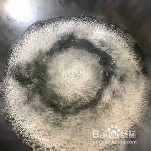 烟熏三文鱼培根本尼迪克蛋，附水波蛋荷兰酱做法