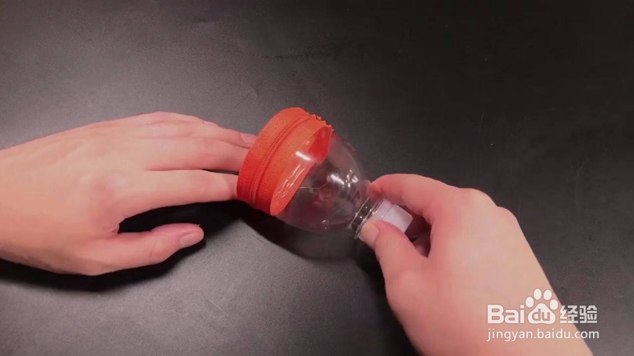 如何用塑料瓶自制文具盒