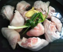 如何做红烧‬肘子