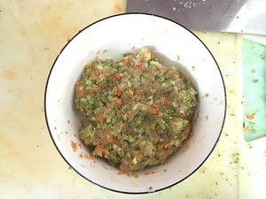 鸡胸肉时蔬丸子汤的做法