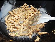 适合上班族的快手小炒—青椒炒肉丝