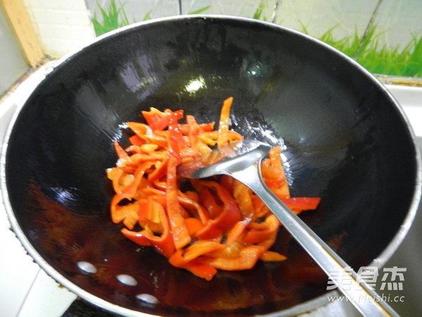 红椒炒豆皮的做法