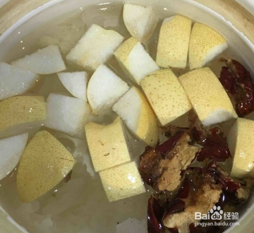 雪梨红枣银耳汤