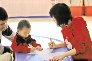 孩子怕生不主动，父母如何引导教育孩子