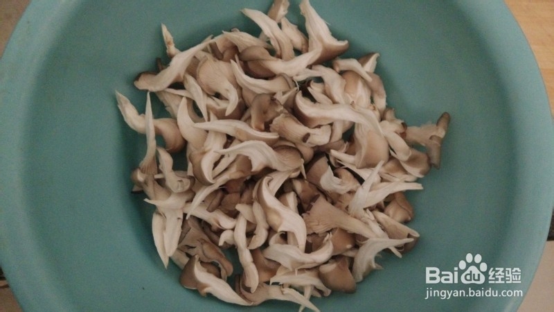 蘑菇肉棒美味汤的做法