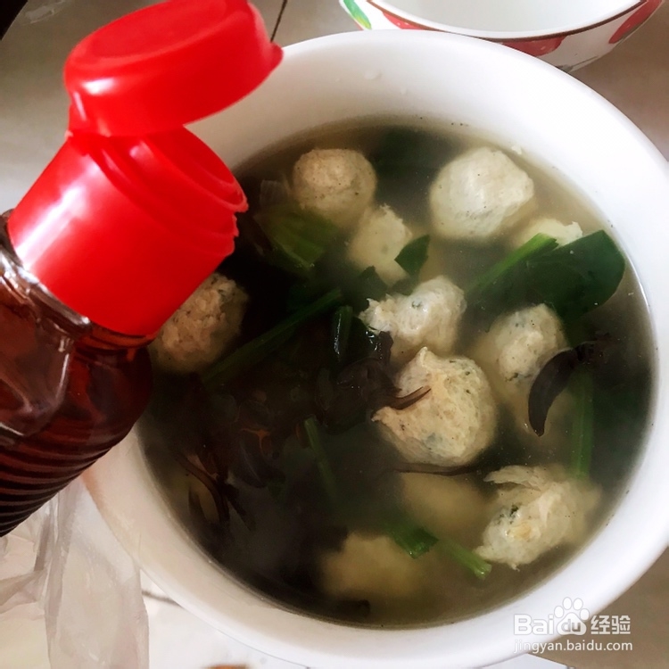 宝宝也爱吃的丸子菠菜木耳汤