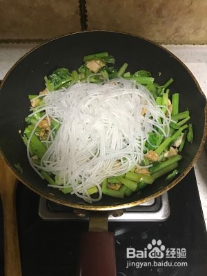 芹菜炒粉条【超好吃超下饭】
