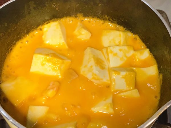 网红咸蛋黄虾仁豆腐煲