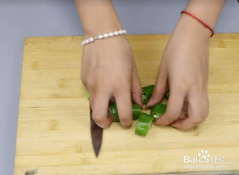 切完辣椒后马上使用这个方法效果非常的好