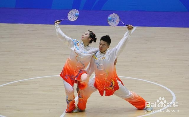 柔力球倒握拍的技巧