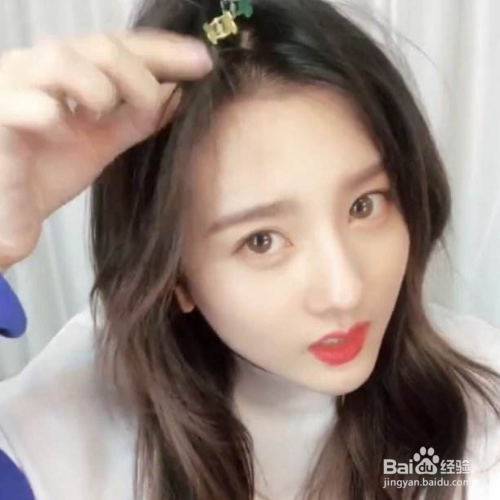 女生刘海往后揪的梳法